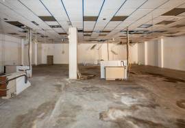 Shop with 755 m2 consisting of 2 floors located on Rua Maria Andrade in the Center of Lisbon Shop with 755 m2 consisting of 2 floors located on Rua Maria Andrade in the Center of Lisbon