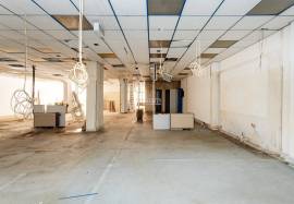 Shop with 755 m2 consisting of 2 floors located on Rua Maria Andrade in the Center of Lisbon Shop with 755 m2 consisting of 2 floors located on Rua Maria Andrade in the Center of Lisbon