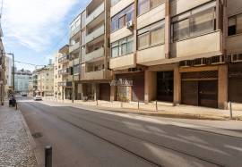 Shop with 755 m2 consisting of 2 floors located on Rua Maria Andrade in the Center of Lisbon