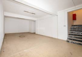 Shop with 755 m2 consisting of 2 floors located on Rua Maria Andrade in the Center of Lisbon Shop with 755 m2 consisting of 2 floors located on Rua Maria Andrade in the Center of Lisbon