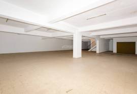 Shop with 755 m2 consisting of 2 floors located on Rua Maria Andrade in the Center of Lisbon Shop with 755 m2 consisting of 2 floors located on Rua Maria Andrade in the Center of Lisbon