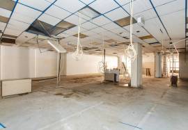 Shop with 755 m2 consisting of 2 floors located on Rua Maria Andrade in the Center of Lisbon Shop with 755 m2 consisting of 2 floors located on Rua Maria Andrade in the Center of Lisbon