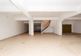 Shop with 755 m2 consisting of 2 floors located on Rua Maria Andrade in the Center of Lisbon Shop with 755 m2 consisting of 2 floors located on Rua Maria Andrade in the Center of Lisbon