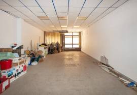 Shop with 755 m2 consisting of 2 floors located on Rua Maria Andrade in the Center of Lisbon Shop with 755 m2 consisting of 2 floors located on Rua Maria Andrade in the Center of Lisbon