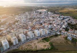 Plot of land with 529 m2 for the construction of a detached house located in a new urbanization in Lagoa