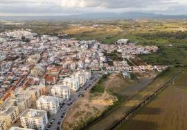 Plot of land with 486 m2 for the construction of a detached house located in a new urbanization in Lagoa