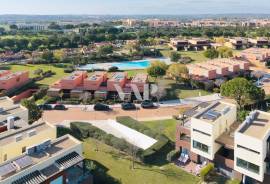 3-Bedroom Duplex Apartment with Pool in an Exclusive Condominium – Vilamoura