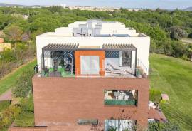 3-Bedroom Duplex Apartment with Pool in an Exclusive Condominium – Vilamoura