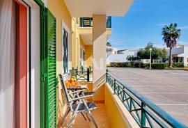 1 bedroom apartment in a gated community with swimming pool in Vilamoura