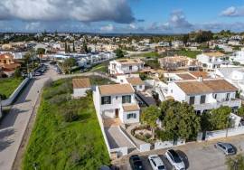 Renovated 3-Bedroom Villa With Pool - Montinhos da Luz