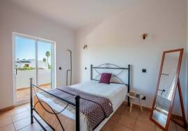 Renovated 3-Bedroom Villa With Pool - Montinhos da Luz