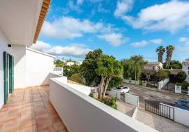 Renovated 3-Bedroom Villa With Pool - Montinhos da Luz