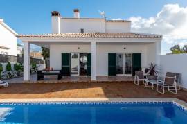 Renovated 3-Bedroom Villa With Pool - Montinhos da Luz
