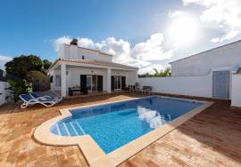 Renovated 3-Bedroom Villa With Pool - Montinhos da Luz