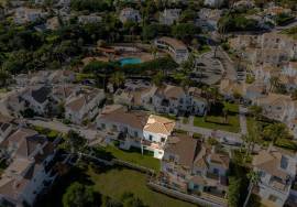 Spacious 3 Bed Townhouse in Golf Santo António Resort, Budens with Sea & Countryside Views