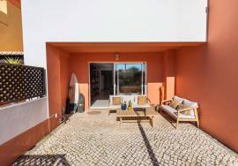Fantastic townhouse for sale in Meia da Praia