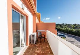 Fantastic townhouse for sale in Meia da Praia