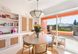 Fantastic townhouse for sale in Meia da Praia