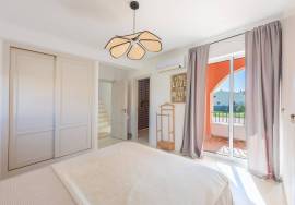 Fantastic townhouse for sale in Meia da Praia