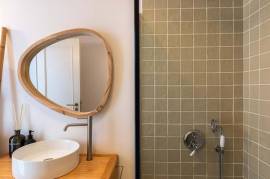 Fantastic townhouse for sale in Meia da Praia