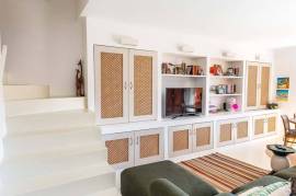 Fantastic townhouse for sale in Meia da Praia