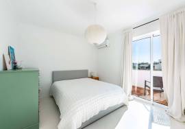 Fantastic townhouse for sale in Meia da Praia