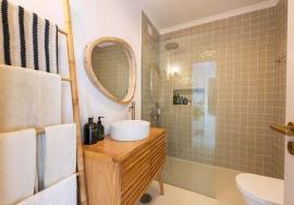 Fantastic townhouse for sale in Meia da Praia