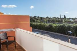 Fantastic townhouse for sale in Meia da Praia
