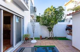 Manta Rota 2 Bedroom Beach Townhouse with Patio