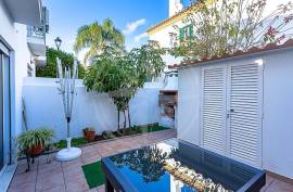 Manta Rota 2 Bedroom Beach Townhouse with Patio