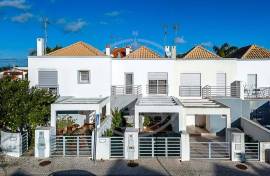 Manta Rota 2 Bedroom Beach Townhouse with Patio