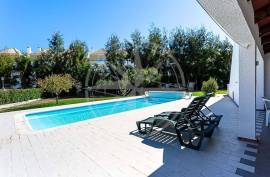 Exclusive 3 bedroom Resort Villa with Private Pool in Pedras da Rainha, Cabanas