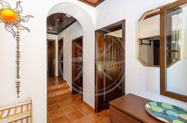 Exclusive 3 bedroom Resort Villa with Private Pool in Pedras da Rainha, Cabanas