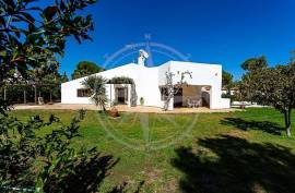Exclusive 3 bedroom Resort Villa with Private Pool in Pedras da Rainha, Cabanas