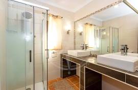 Exclusive 3 bedroom Resort Villa with Private Pool in Pedras da Rainha, Cabanas