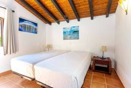 Exclusive 3 bedroom Resort Villa with Private Pool in Pedras da Rainha, Cabanas