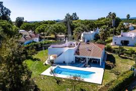Exclusive 3 bedroom Resort Villa with Private Pool in Pedras da Rainha, Cabanas