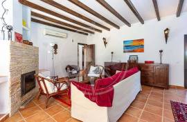 Exclusive 3 bedroom Resort Villa with Private Pool in Pedras da Rainha, Cabanas