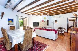 Exclusive 3 bedroom Resort Villa with Private Pool in Pedras da Rainha, Cabanas