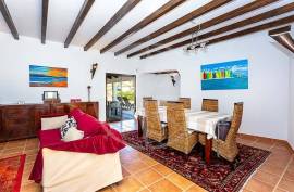 Exclusive 3 bedroom Resort Villa with Private Pool in Pedras da Rainha, Cabanas