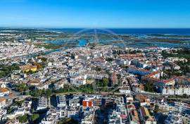 Tavira centre 3 bed penthouse with huge roof terrace & garage