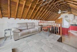 Tavira centre 3 bedroom townhouse with large sun terraces