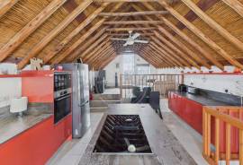 Tavira centre 3 bedroom townhouse with large sun terraces