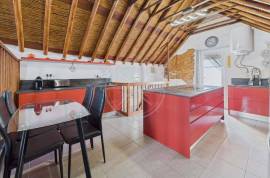 Tavira centre 3 bedroom townhouse with large sun terraces