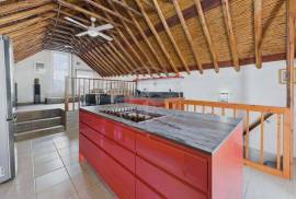 Tavira centre 3 bedroom townhouse with large sun terraces