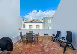 Tavira centre 3 bedroom townhouse with large sun terraces