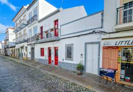 Tavira centre 3 bedroom townhouse with large sun terraces