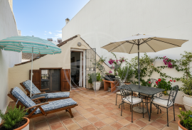 Tavira centre 3 bedroom townhouse with large sun terraces