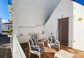 Tavira centre 3 bedroom townhouse with large sun terraces