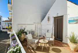 Tavira centre 3 bedroom townhouse with large sun terraces